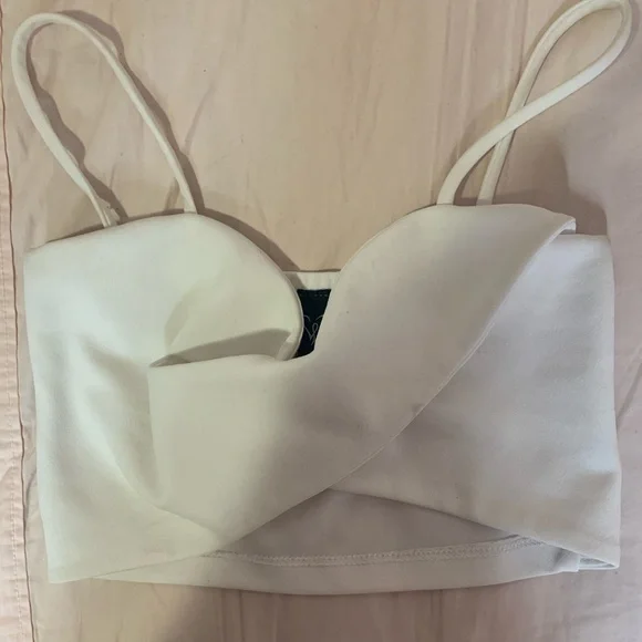 White crop top - Picture 2 of 2